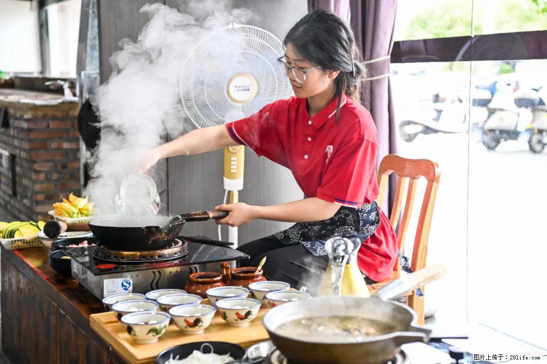全网追的“扁担女孩”，找了一份暑假工，时薪12元 - 常州生活资讯 - 常州28生活网 cz.28life.net